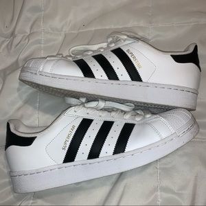 🖤Adidas Superstar White Sneakers🖤